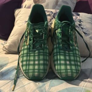 Barely used Brooks St Patrick themed Launch 10 shoes